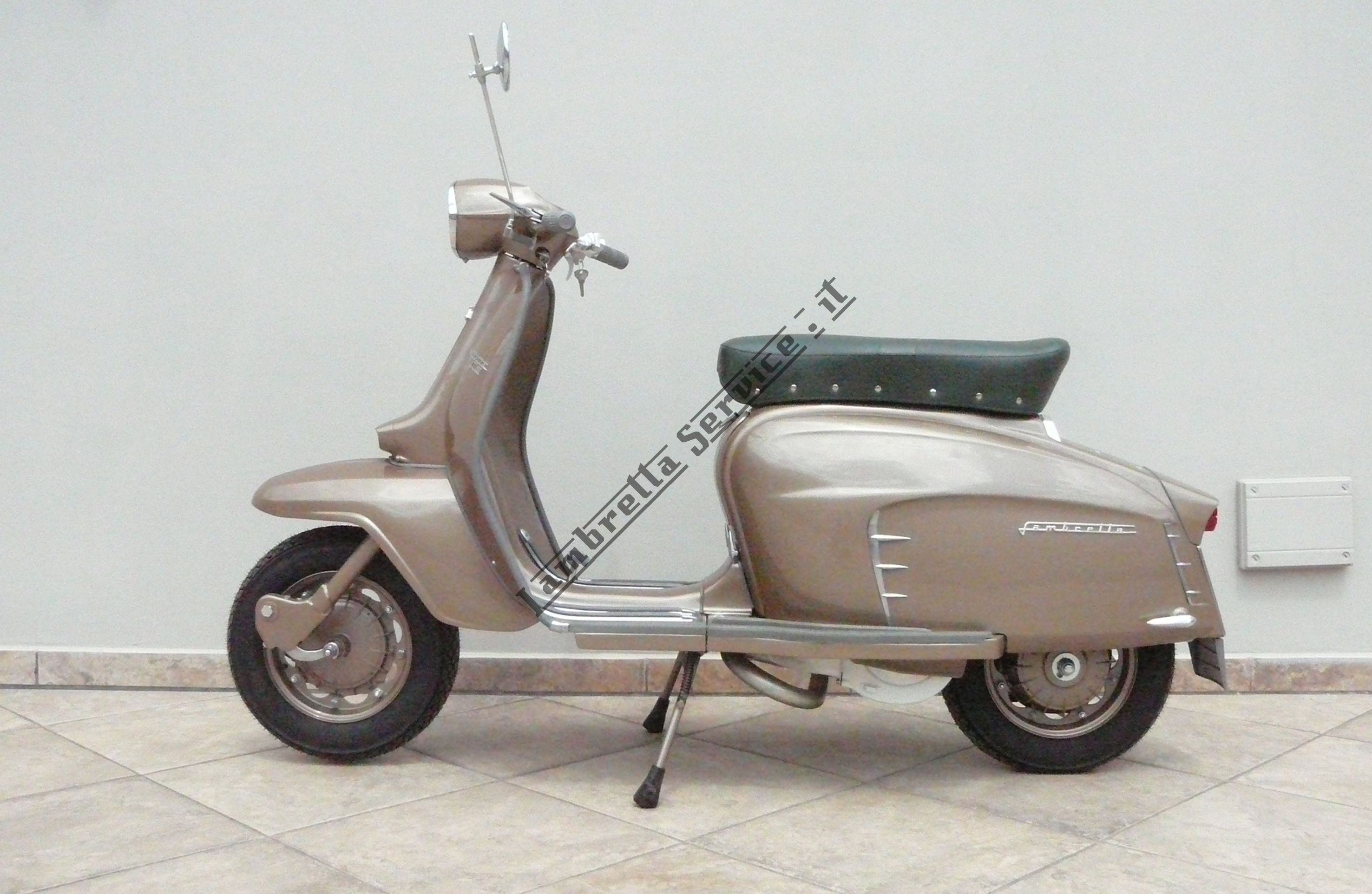 Foto del prodotto - Colore Lechler: Oro Chiaro Metallizzato 8063 BSB +  Induritore 362 0,5 LT. + Diluente 741/742 1 LT + Trasparente Clearcoat 0,5 LT + Induritore 362 0,5 LT